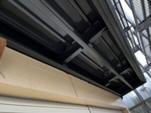 旭川市 車庫の鉄部塗装が完了し錆が防止され美しく仕上がった状態