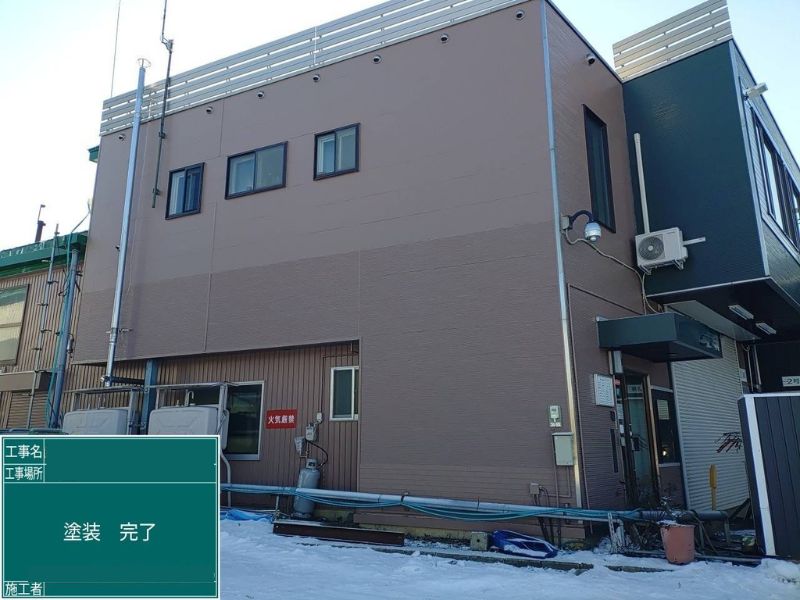 旭川市 外壁塗装 完成全景 横からの眺め ブラウン×ダークグリーン2トーン仕上がり